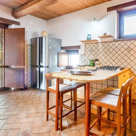 Villa Arcobaleno Apartment With Patio & Parking