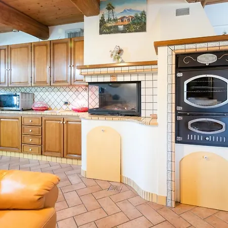 Villa Arcobaleno Apartment With Patio & Parking Apartamento Urbino